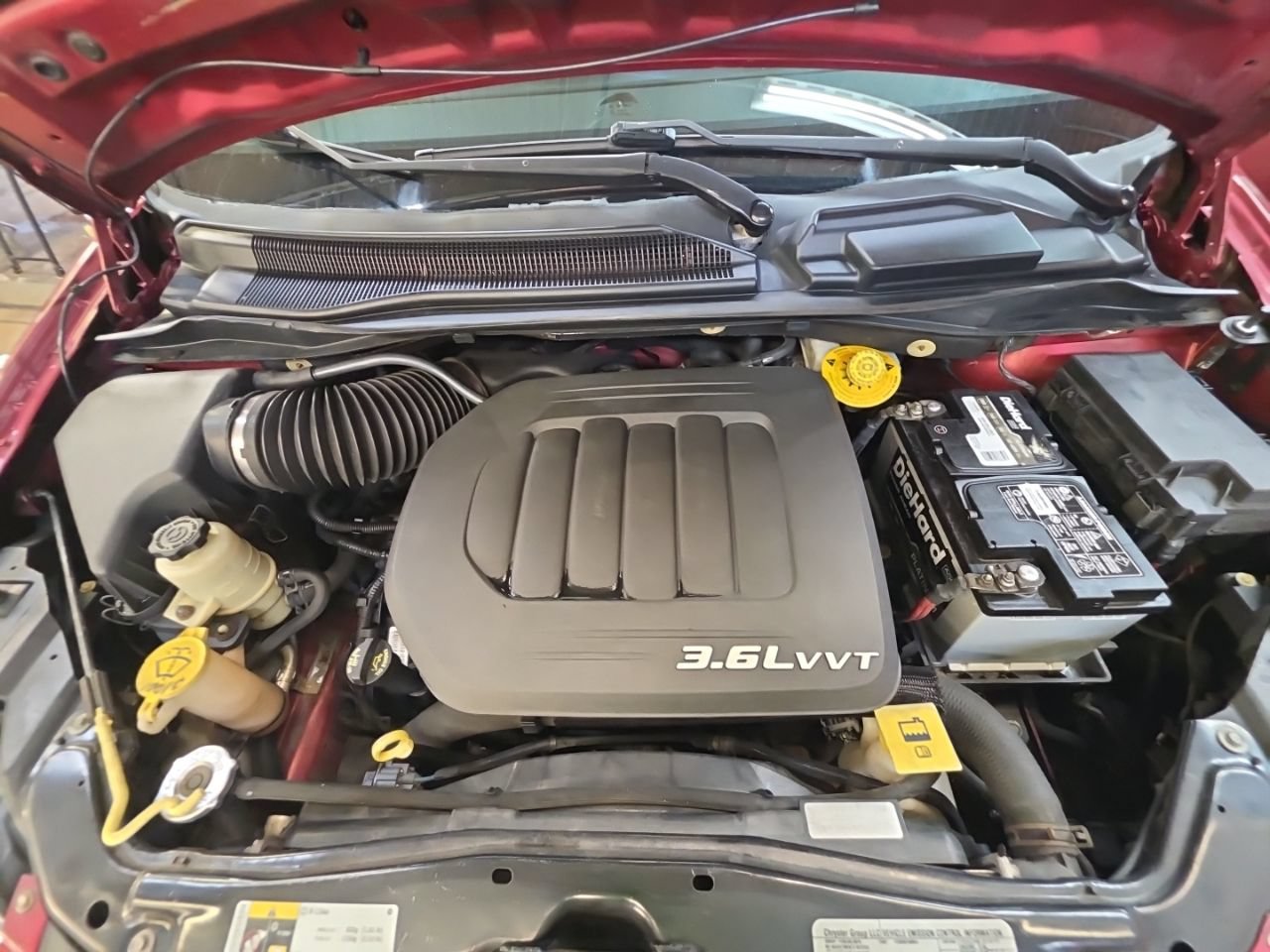 Used 2015 Chrysler Town & Country Limited Platinum FWD image 9