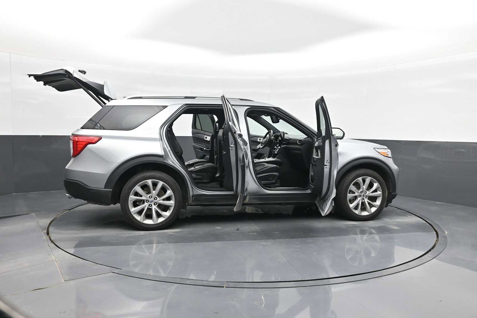 Used 2022 Ford Explorer Platinum w/ Technology Package image 39