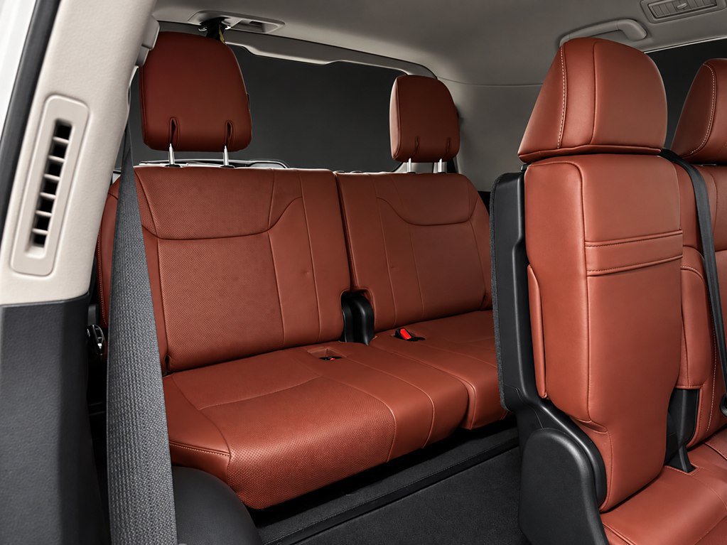 Used 2020 Lexus LX 570 4WD w/ Luxury Package image 21