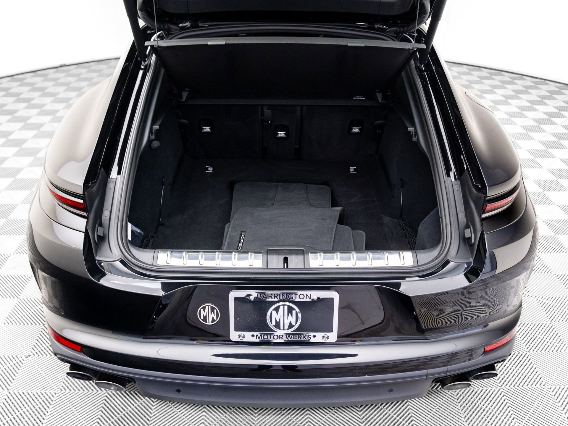 Used 2024 Porsche Panamera image 31