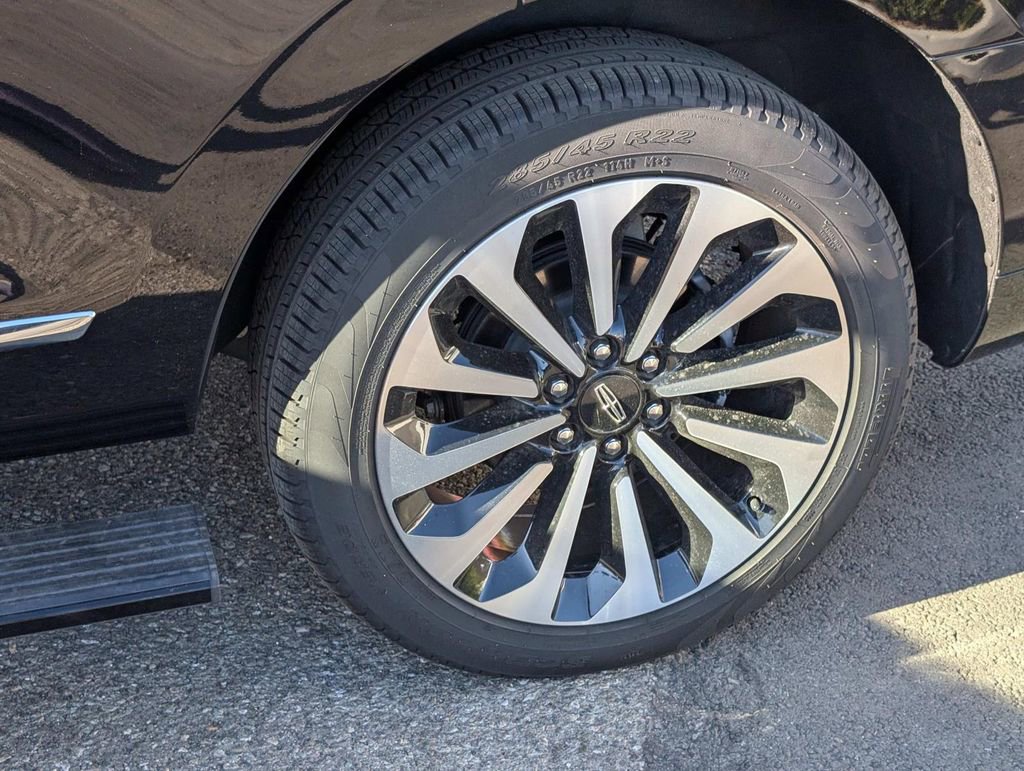 Used 2024 Lincoln Navigator Reserve image 31