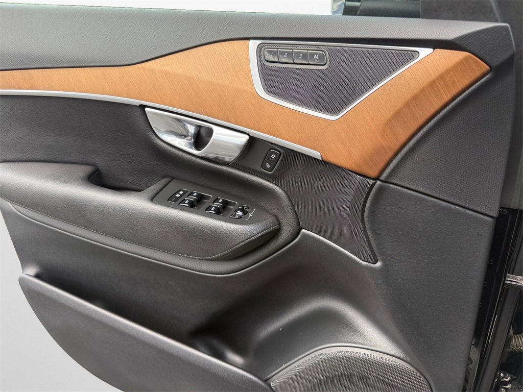 Used 2022 Volvo XC90 T6 Momentum w/ Climate Package image 28