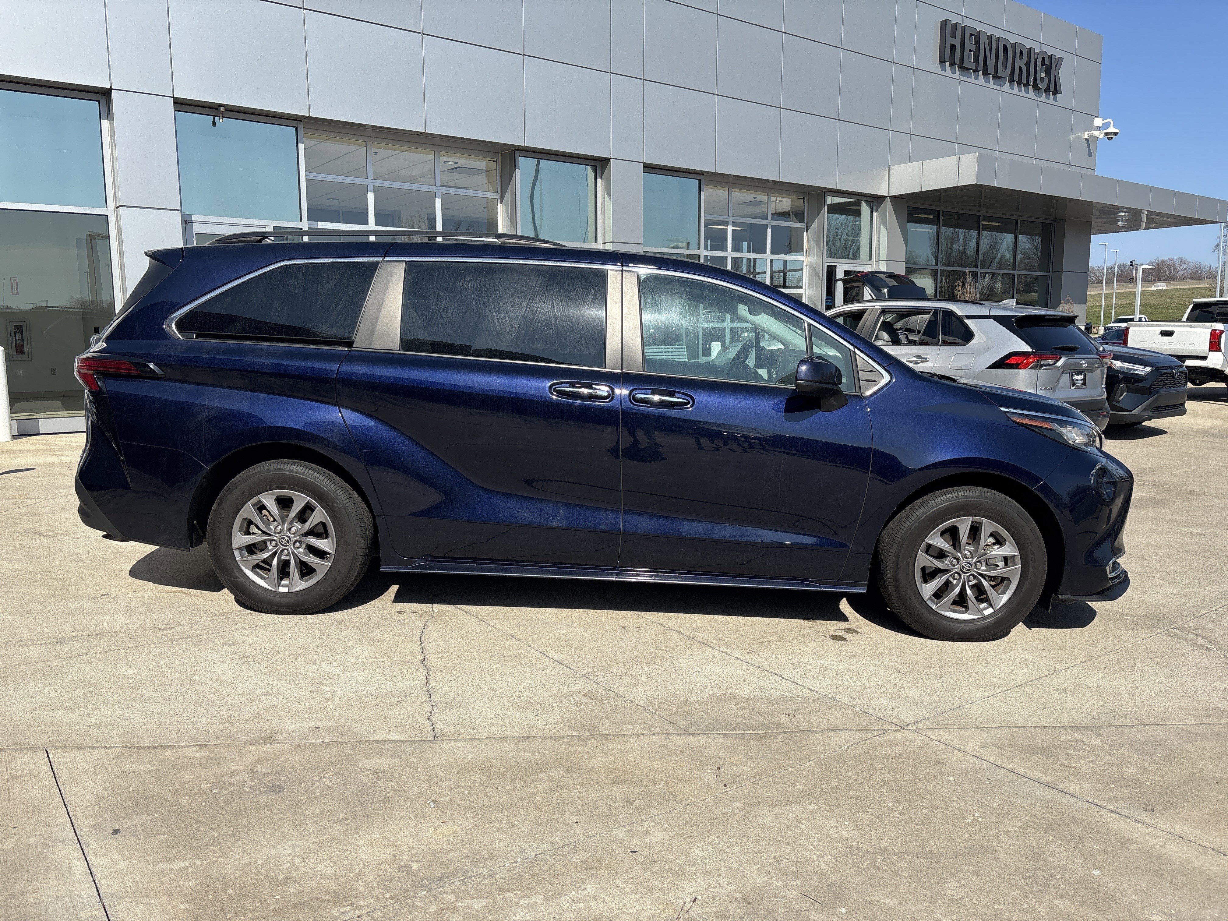 Used 2022 Toyota Sienna XLE FWD image 10