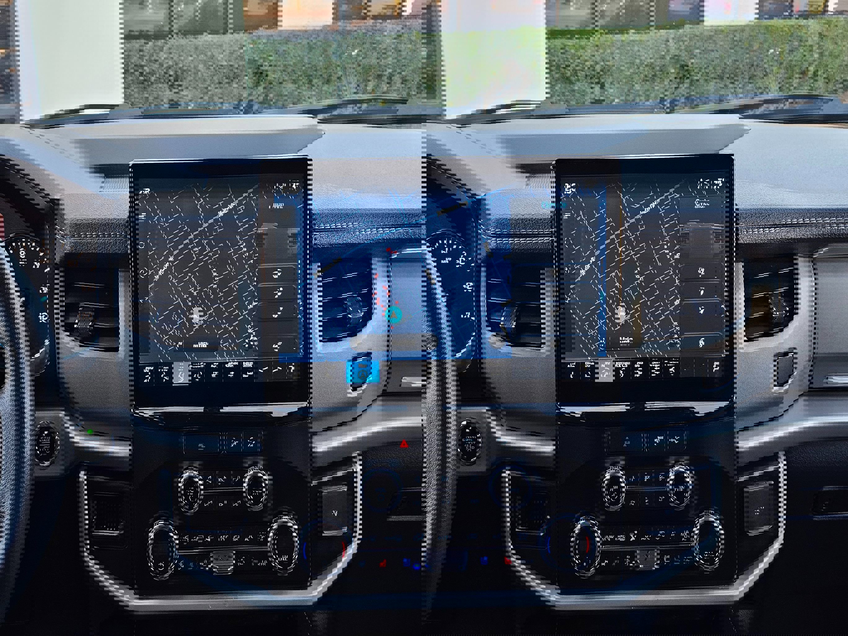 Used 2022 Ford Expedition XLT image 26