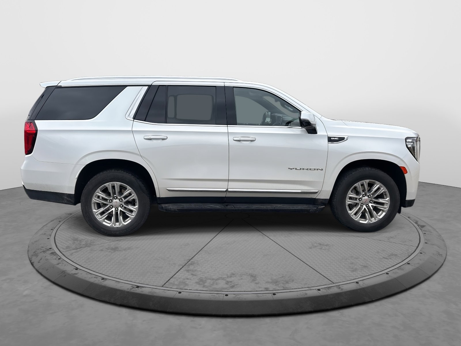 Certified 2023 GMC Yukon SLT w/ SLT Luxury Package image 9