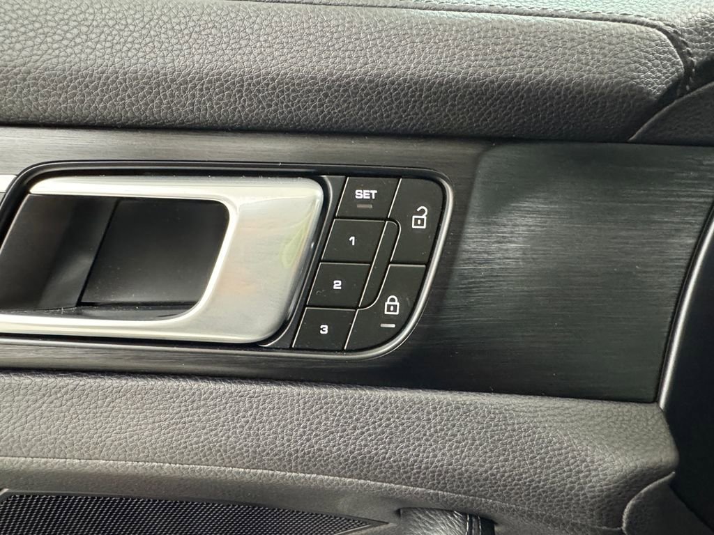Used 2023 Porsche Panamera 4 Platinum Edition image 30
