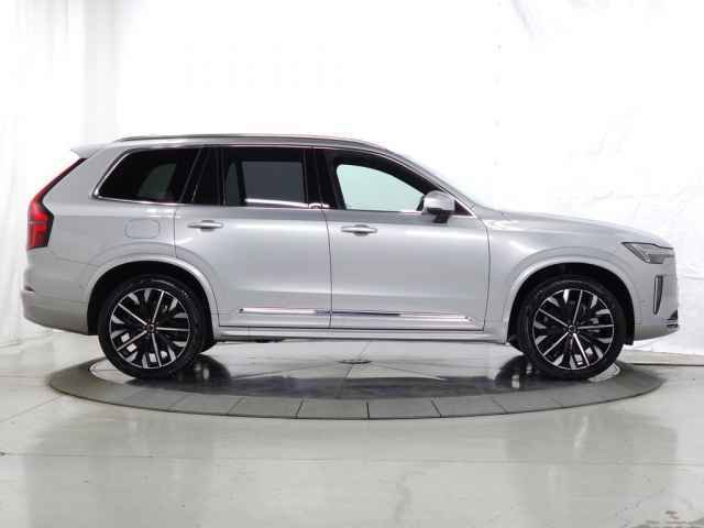 Used 2025 Volvo XC90 B5 Plus image 12