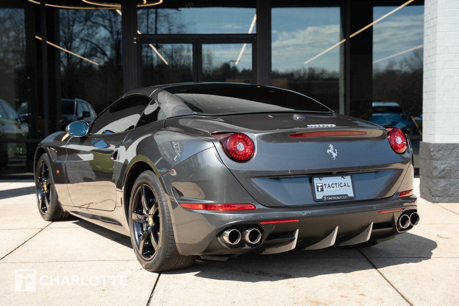 Used 2016 Ferrari California T RWD image 13