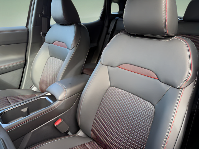 New 2026 Nissan Kicks SR FWD image 16