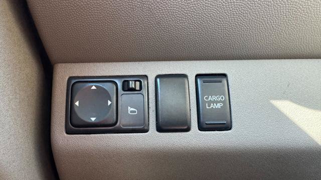 Used 2009 Nissan Frontier SE w/ SE Value Truck Pkg AWD/4WD image 12