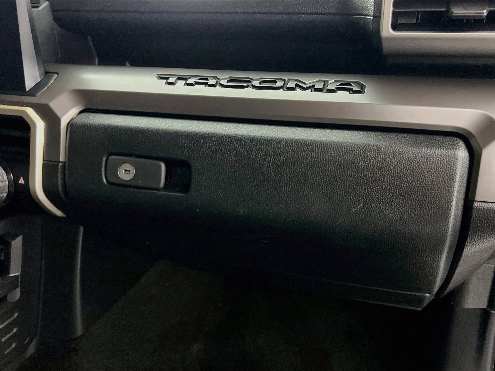 Used 2024 Toyota Tacoma SR5 AWD/4WD image 32