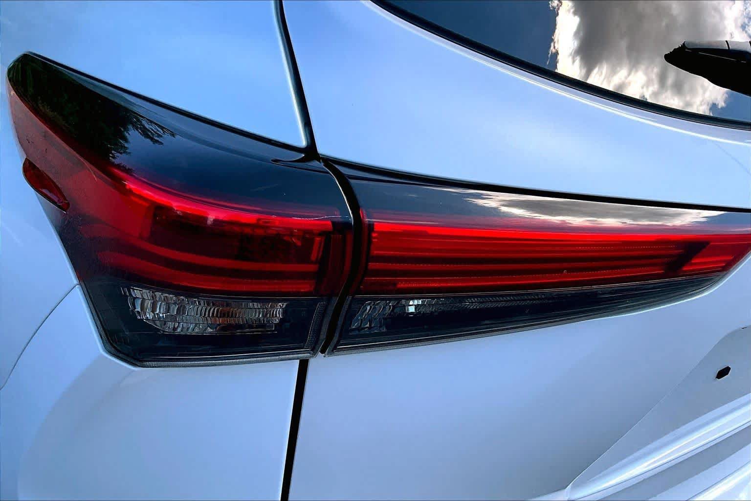 Used 2022 Toyota Highlander XLE AWD/4WD image 27