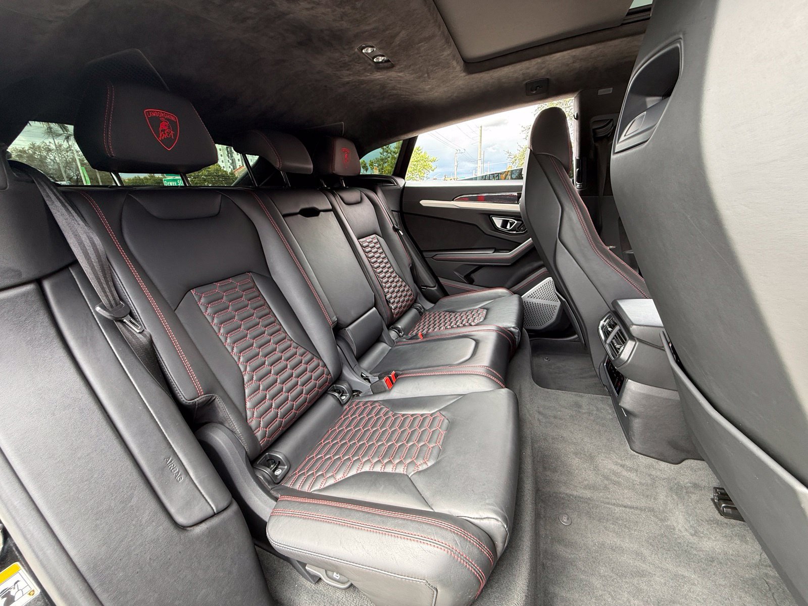 Used 2019 Lamborghini Urus AWD/4WD image 41