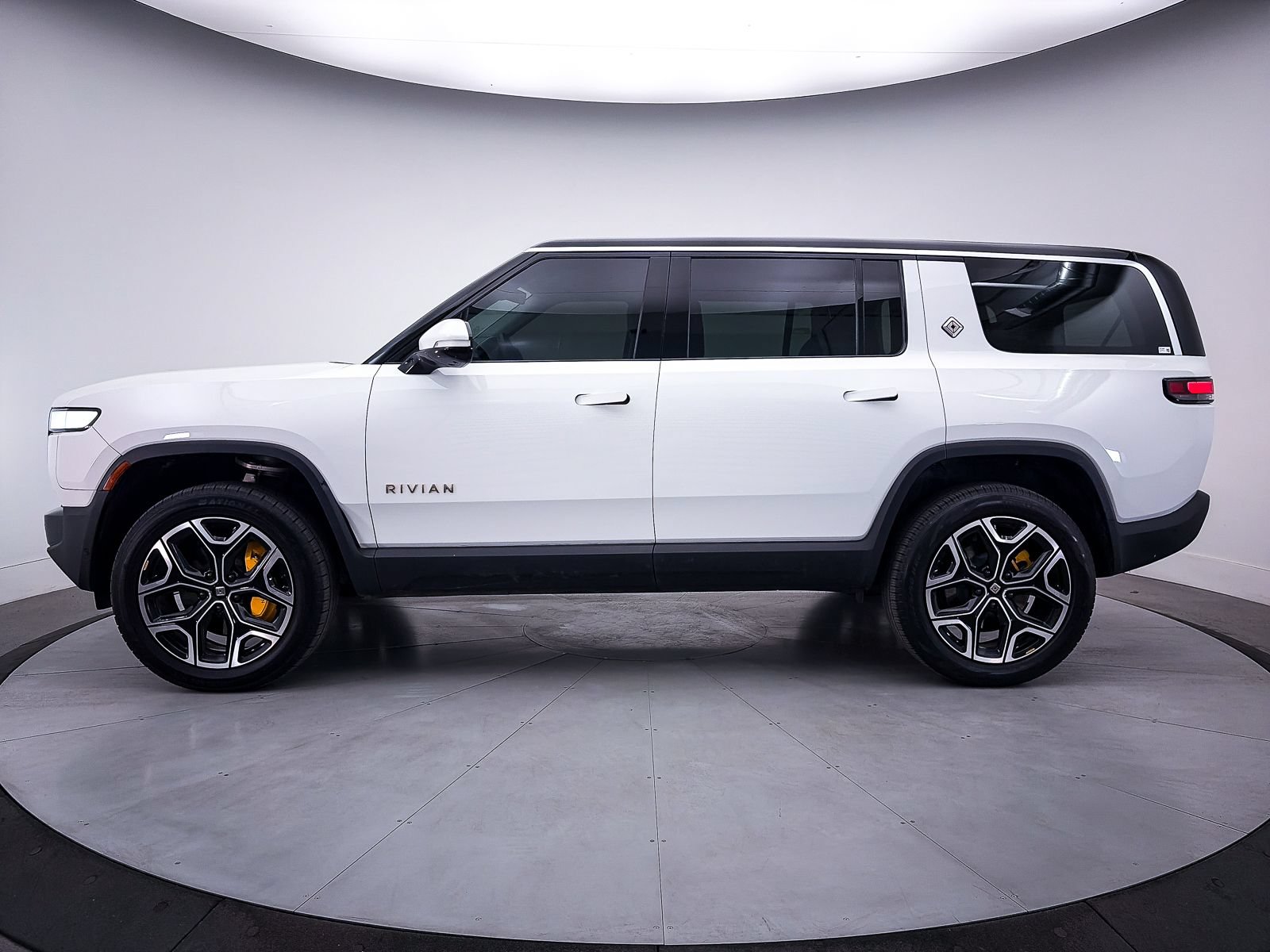 Used 2024 Rivian R1S Adventure AWD/4WD image 40