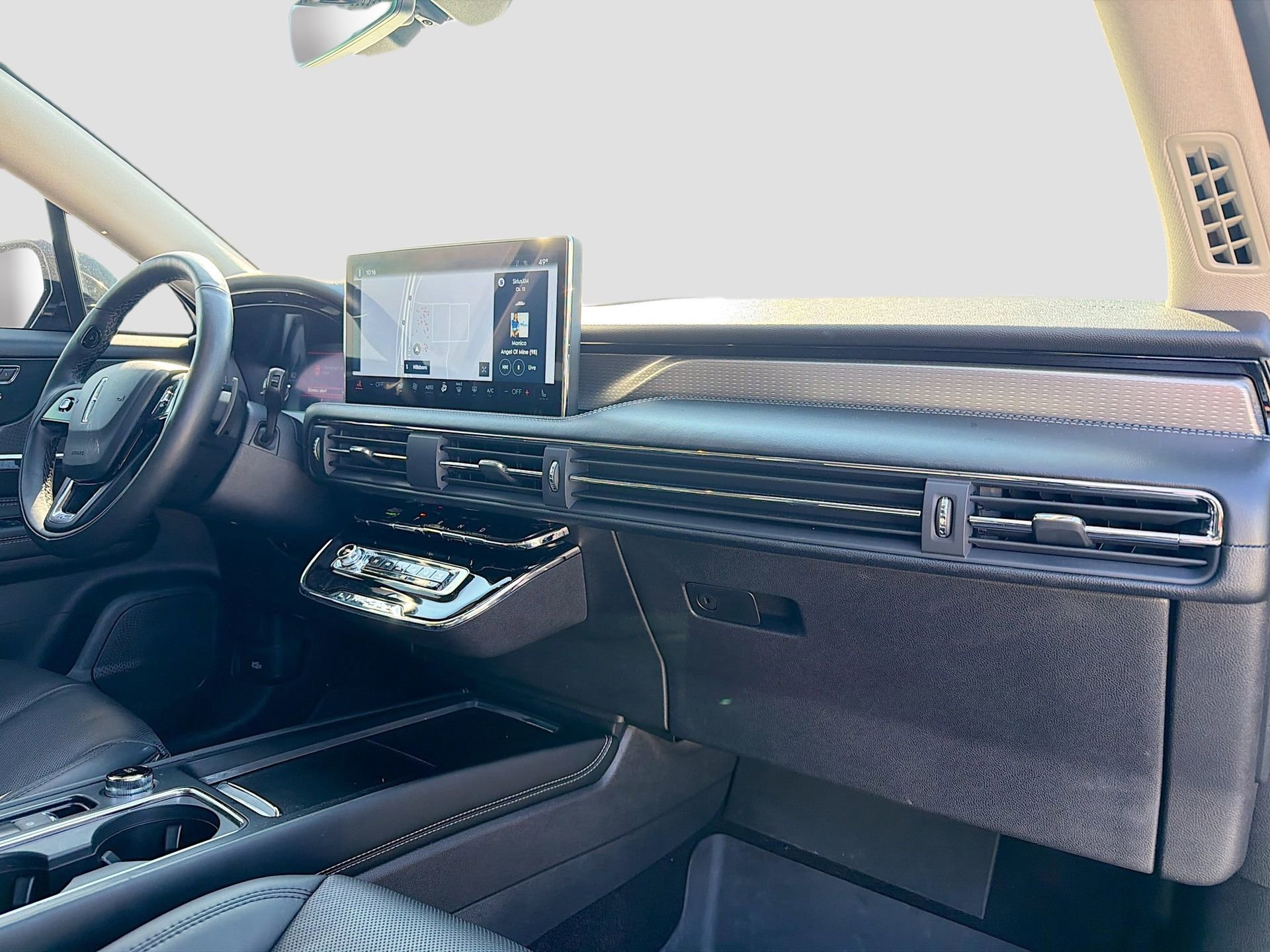 Used 2025 Lincoln Corsair Reserve image 34