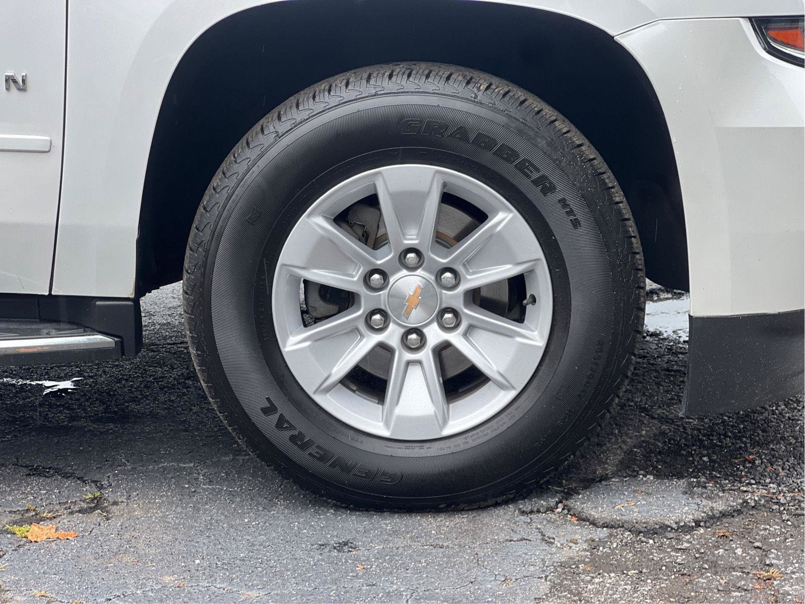 Used 2018 Chevrolet Suburban Premier AWD/4WD image 27