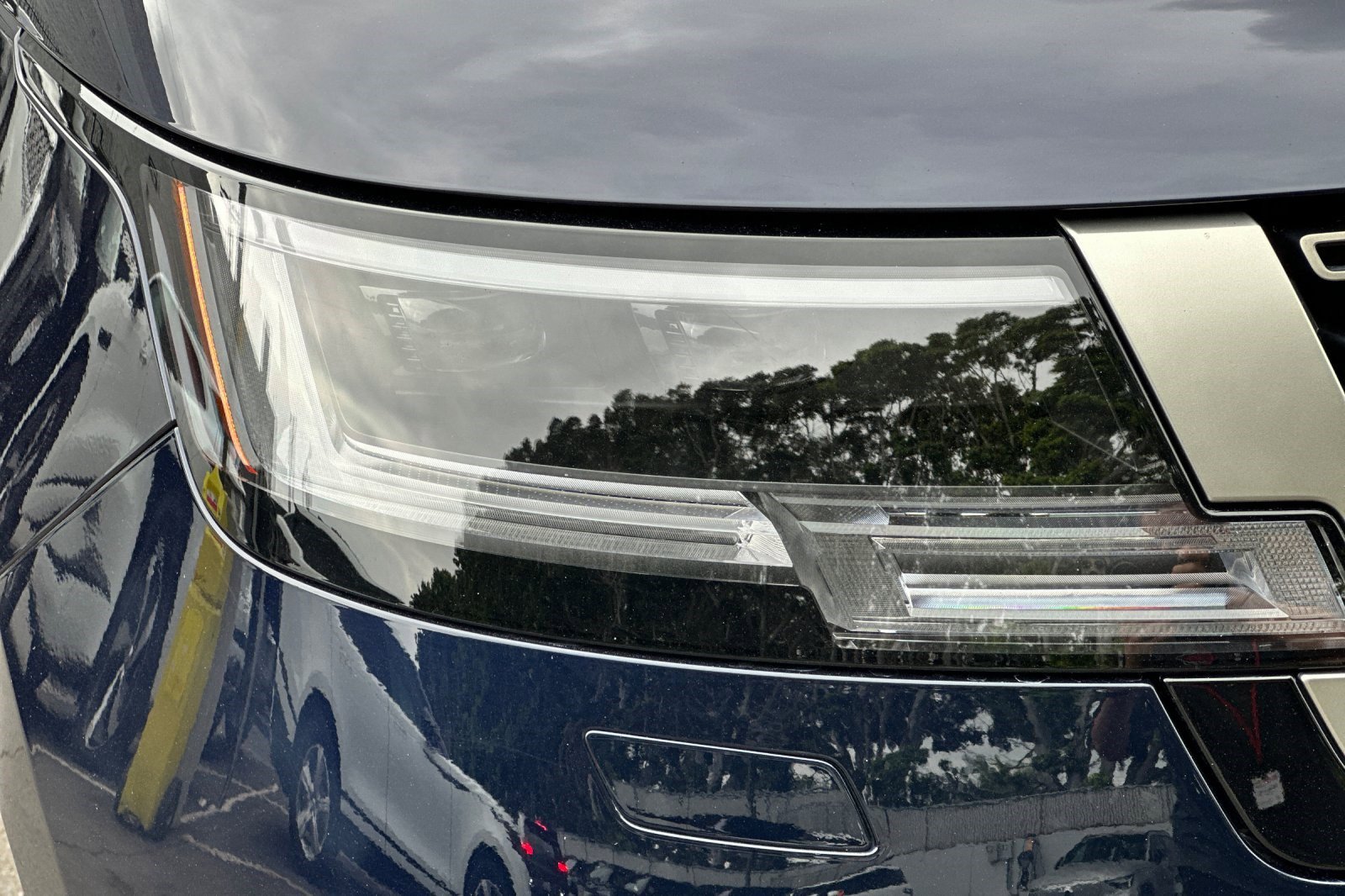 Used 2023 Land Rover Range Rover Long Wheelbase SE image 12