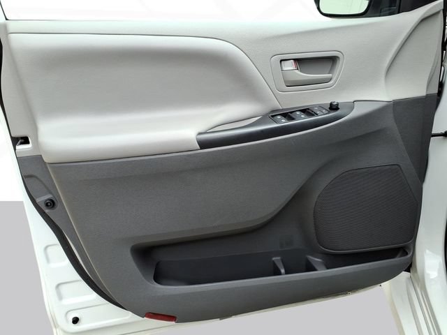 Used 2020 Toyota Sienna L FWD image 10