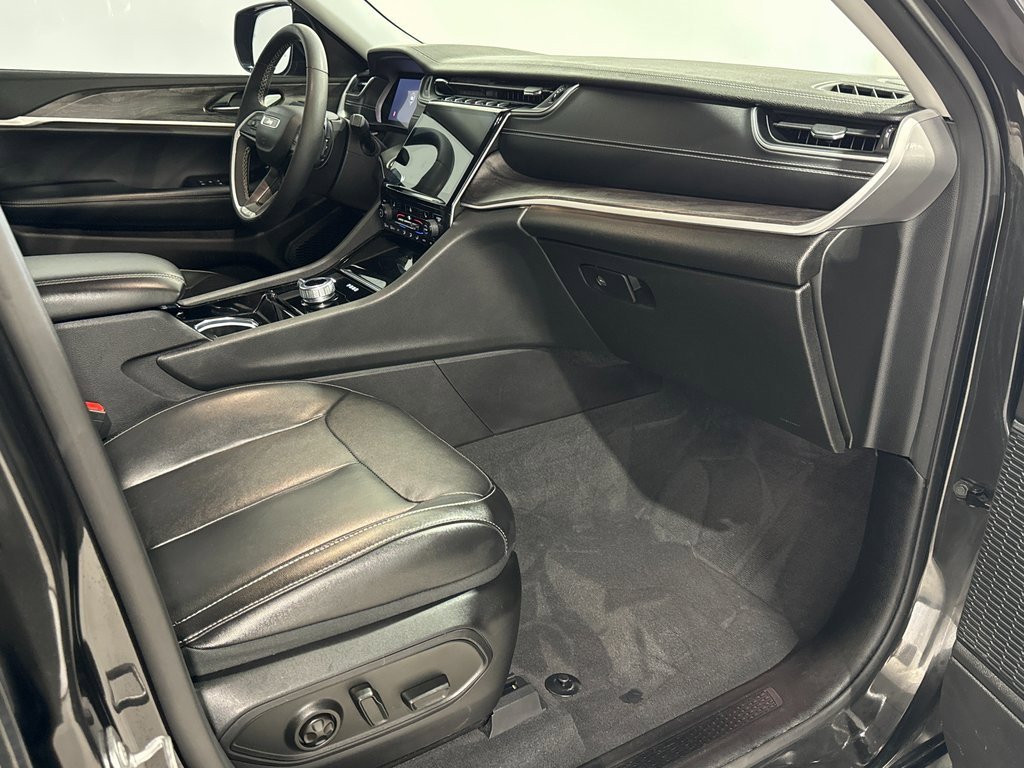 Used 2023 Jeep Grand Cherokee L Limited image 22