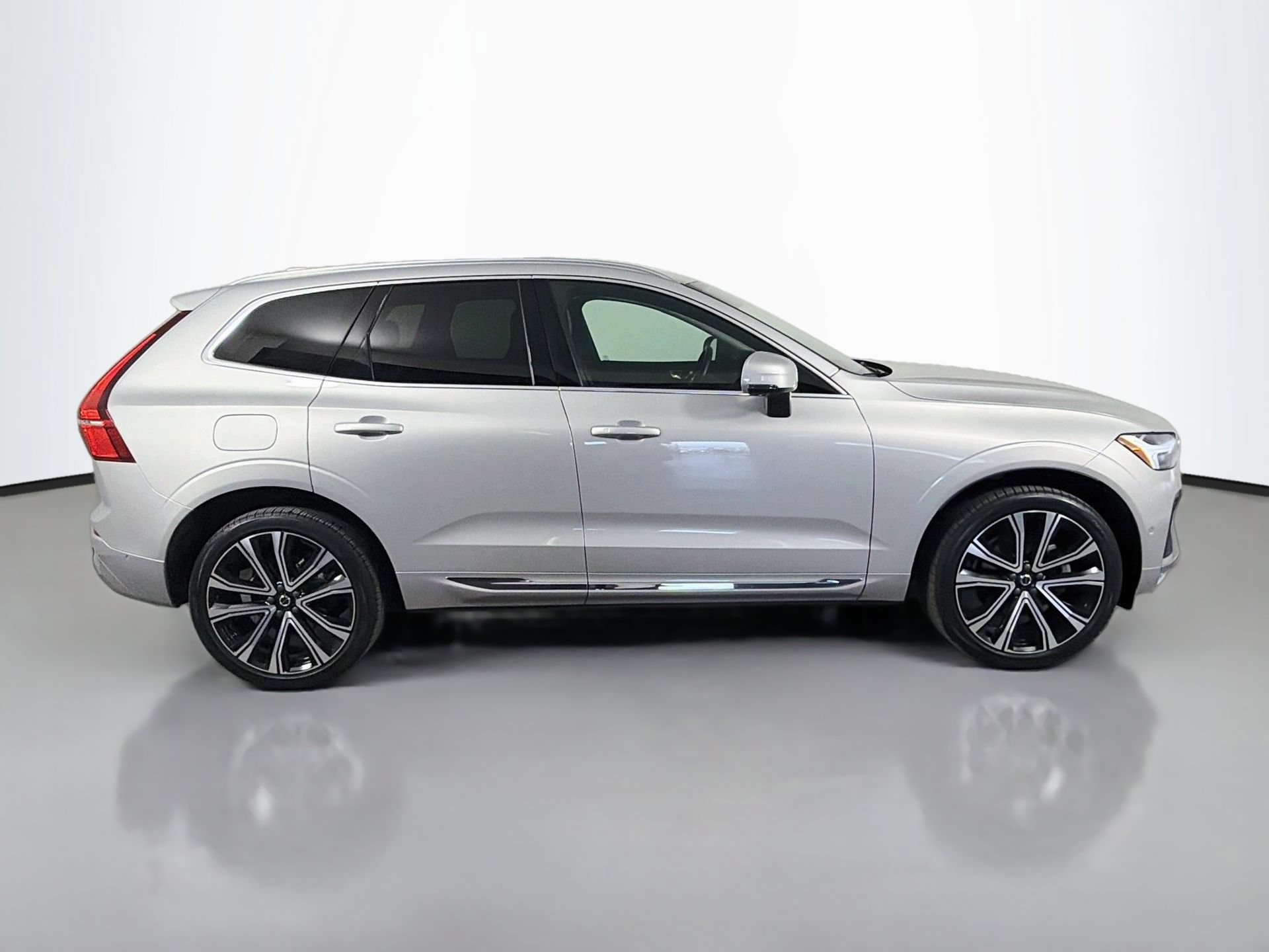 Used 2023 Volvo XC60 B5 Ultimate AWD/4WD image 5