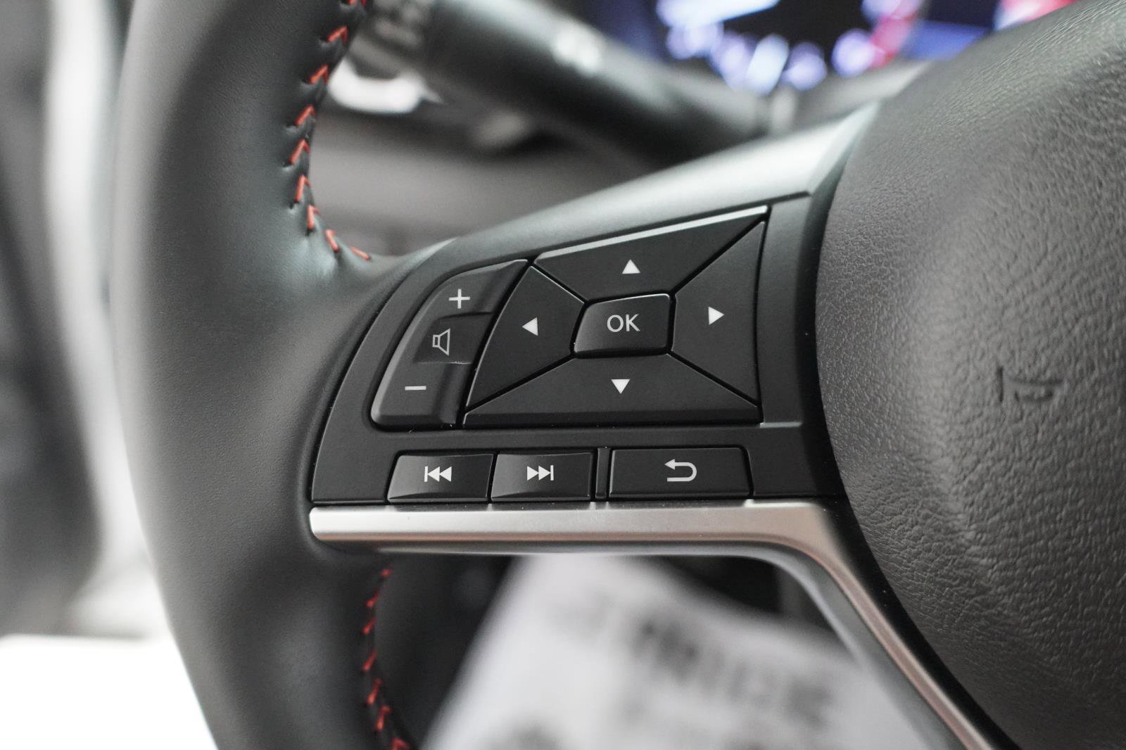 Used 2025 Nissan Sentra SR w/ Midnight Edition FWD image 17
