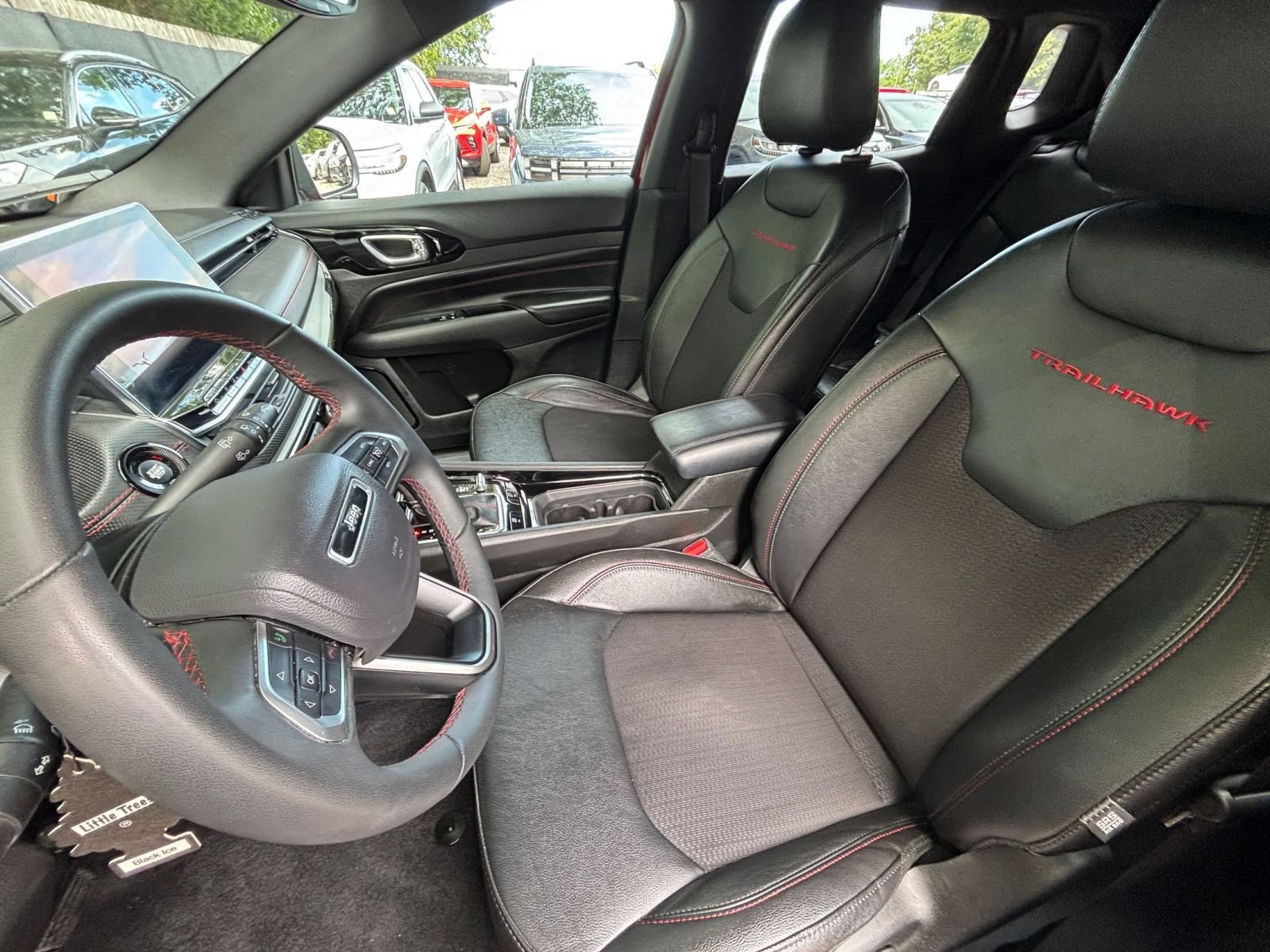 Used 2025 Jeep Compass Trailhawk AWD/4WD image 30