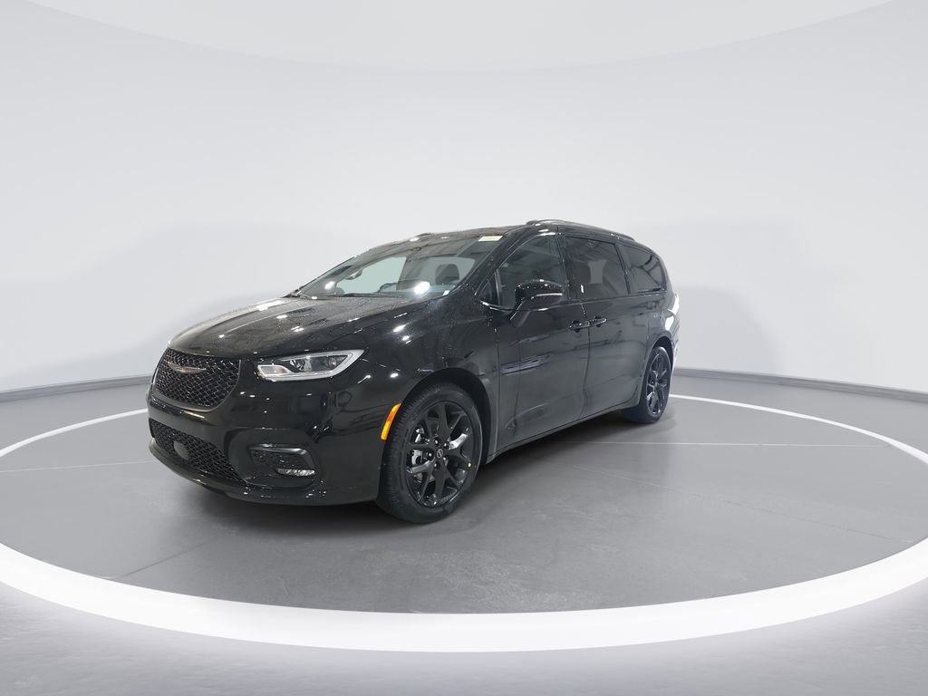 New 2026 Chrysler Pacifica Select w/ S Appearance Package image 4