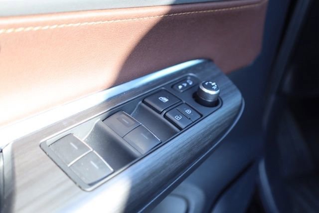 Used 2022 Toyota Venza XLE AWD/4WD image 21