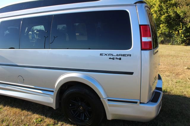 Used 2019 GMC Savana 2500 w/ Enhanced Convenience Package image 12