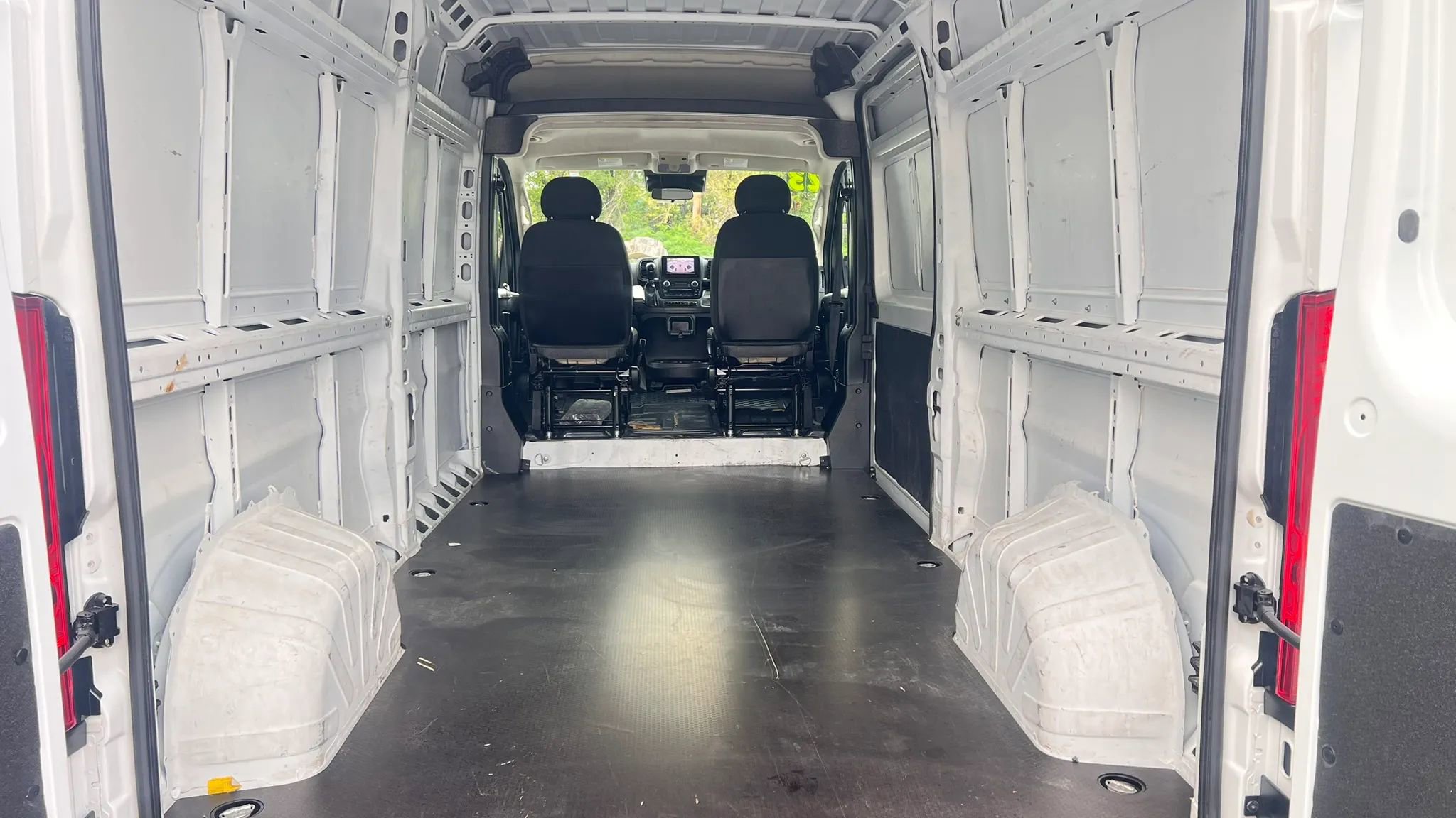 Used 2023 RAM ProMaster 2500 FWD image 14