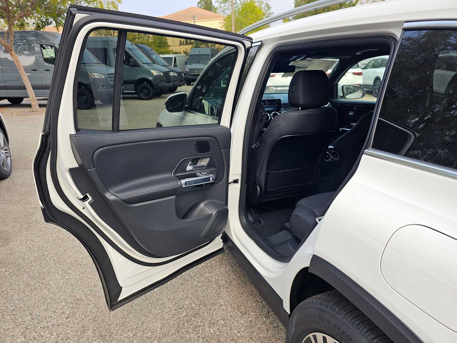New 2026 Mercedes-Benz GLB 250 image 15