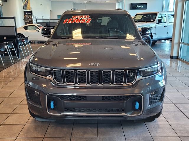 New 2023 Jeep Grand Cherokee Overland w/ Advanced Protech Group III AWD/4WD image 2