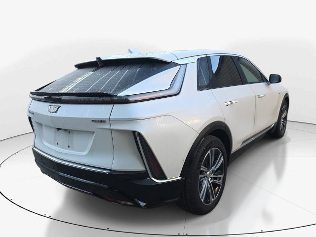Used 2024 Cadillac Lyriq Luxury RWD image 6