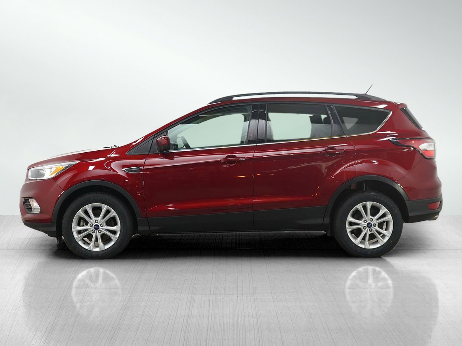 Used 2018 Ford Escape SE w/ SE Sync 3 Package AWD/4WD image 2