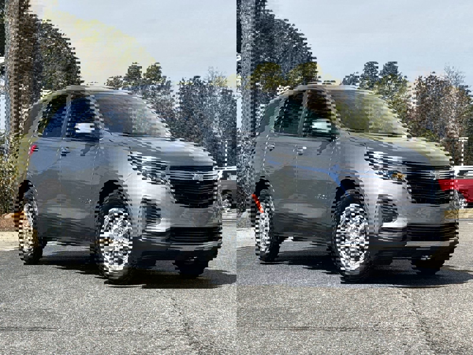 Used 2024 Chevrolet Equinox LT image 2