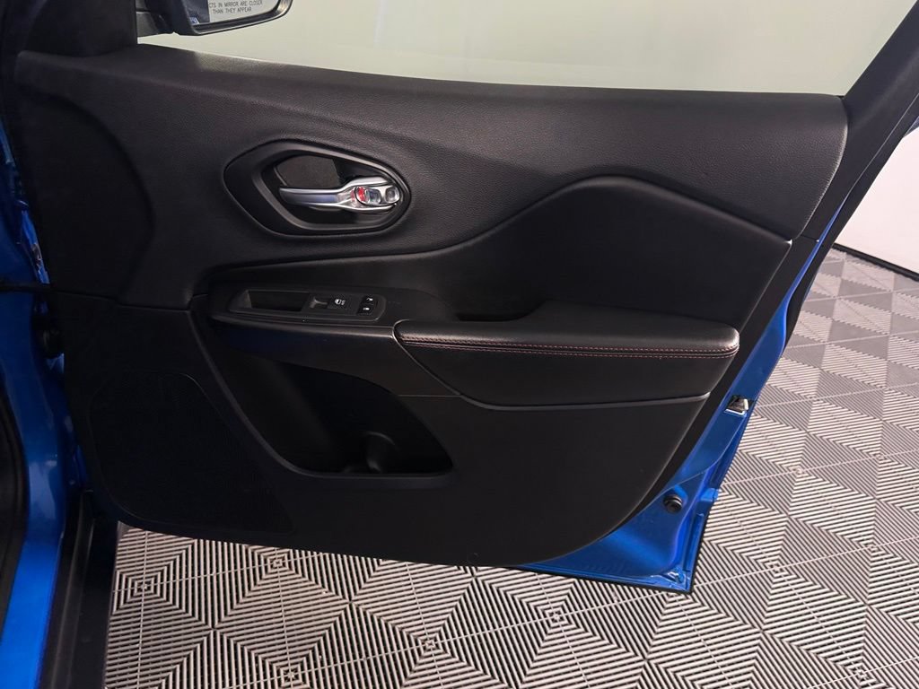 Used 2019 Jeep Cherokee Trailhawk w/ Cold Weather Group AWD/4WD image 32