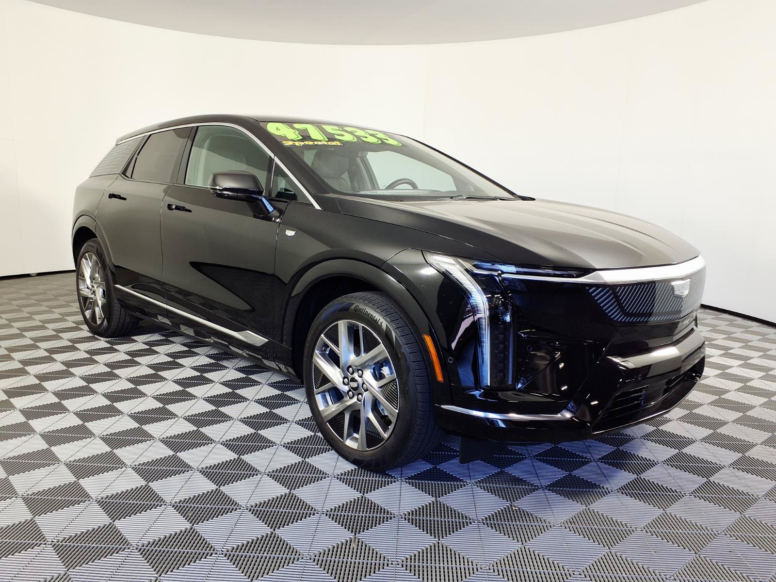 Certified 2025 Cadillac Optiq Luxury 2 w/ LPO, Floor Liner Package AWD/4WD image 3