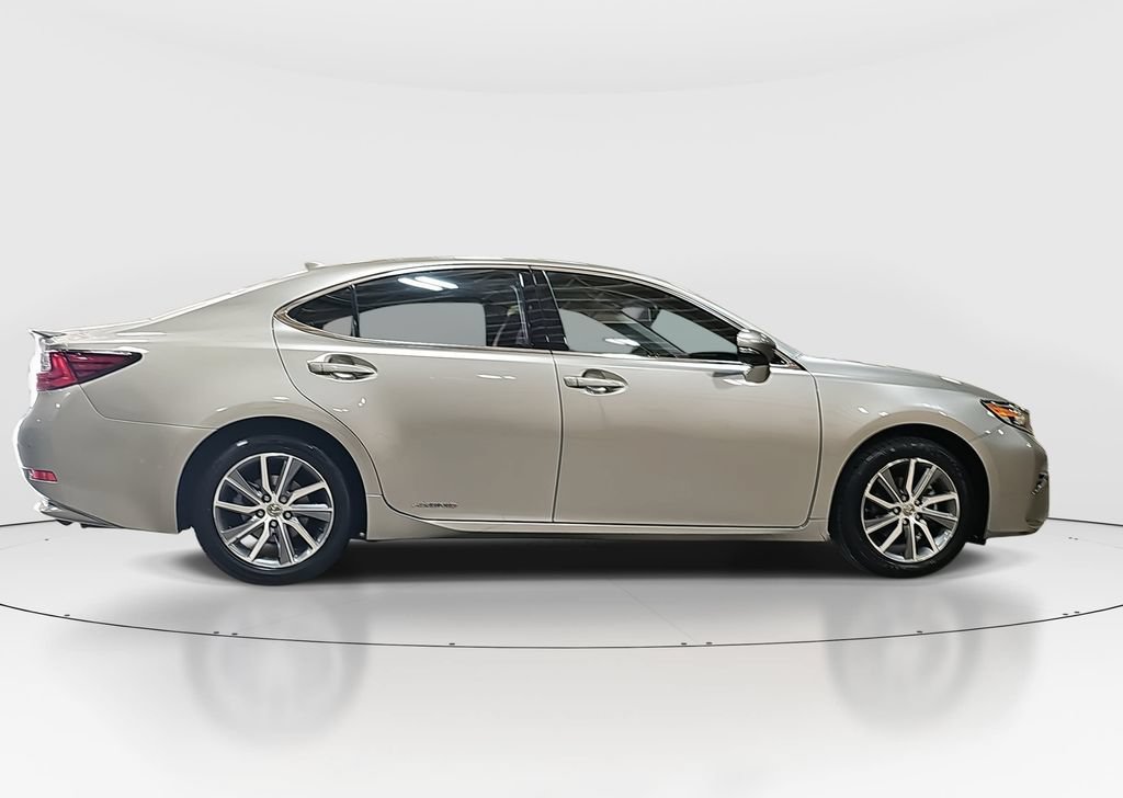 Used 2018 Lexus ES 300h w/ Luxury Package FWD image 4