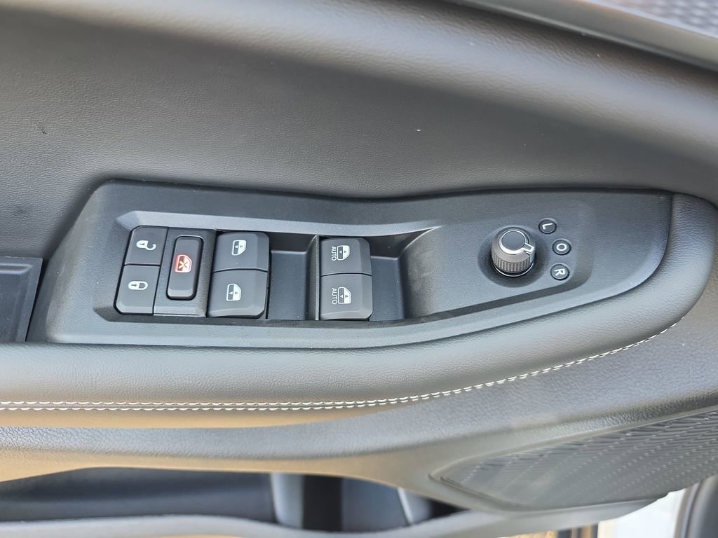 New 2025 Jeep Grand Cherokee Altitude image 27