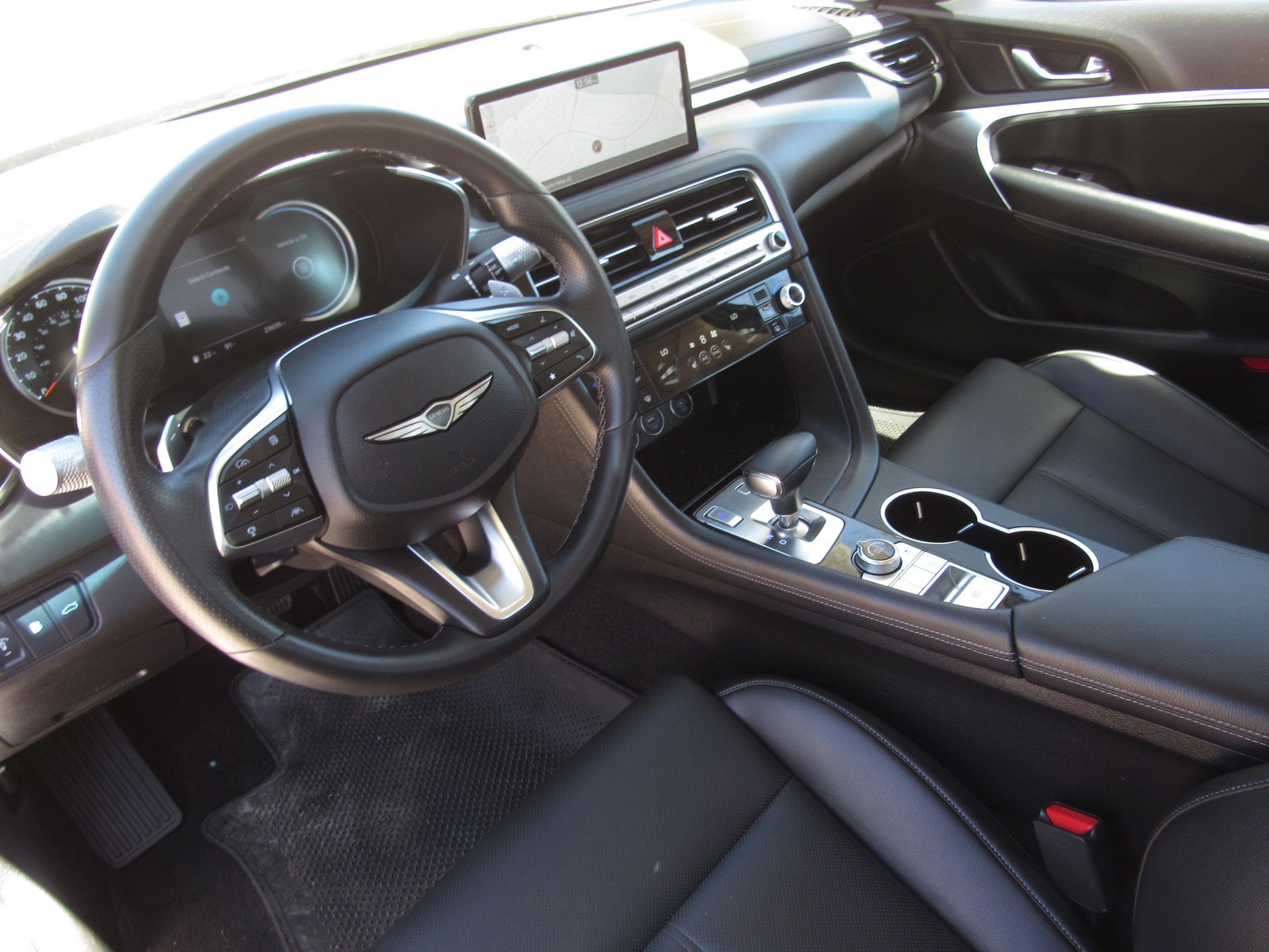 Used 2025 Genesis G70 2.5T image 14