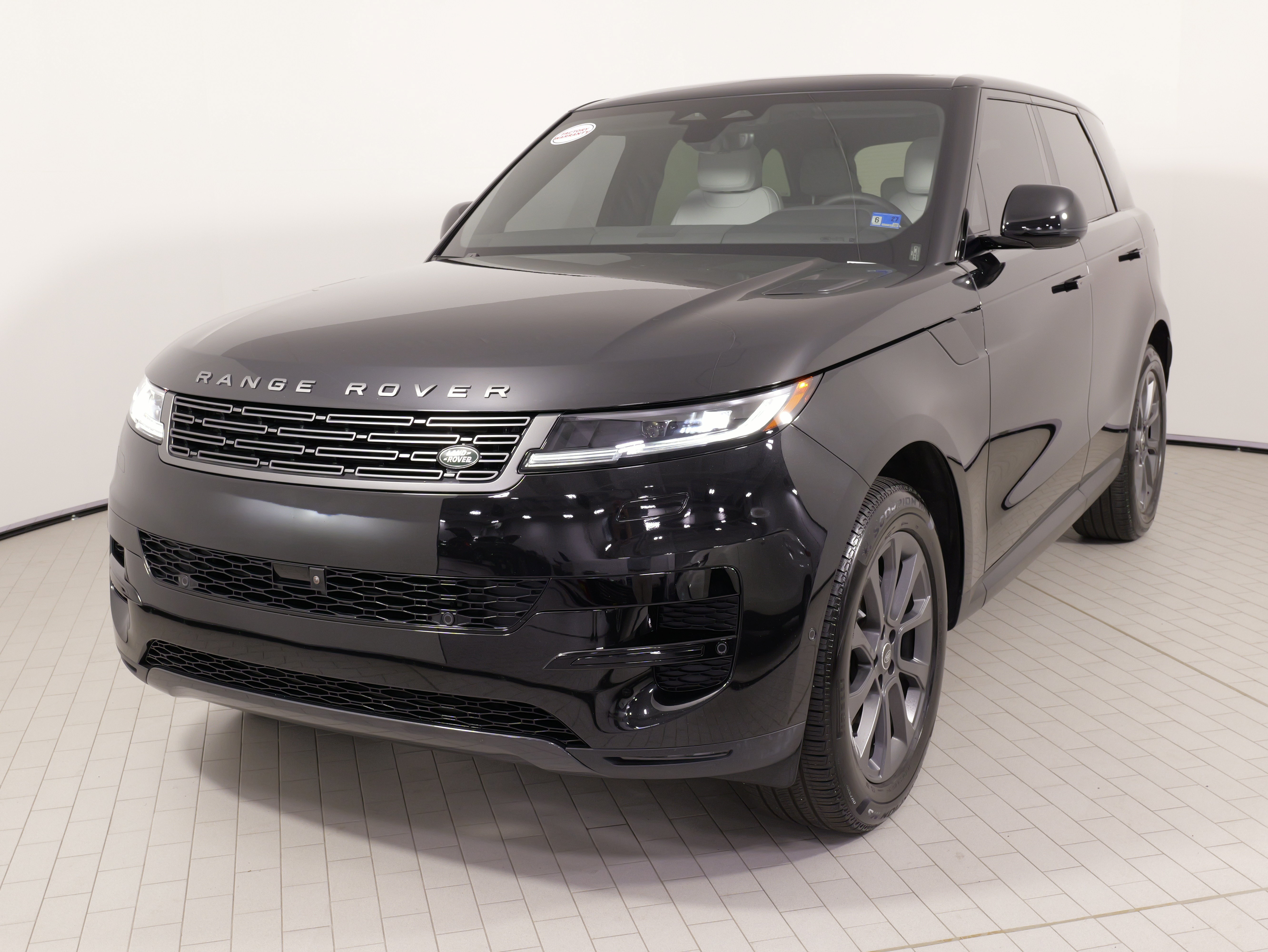 Used 2025 Land Rover Range Rover Sport AWD/4WD image 5