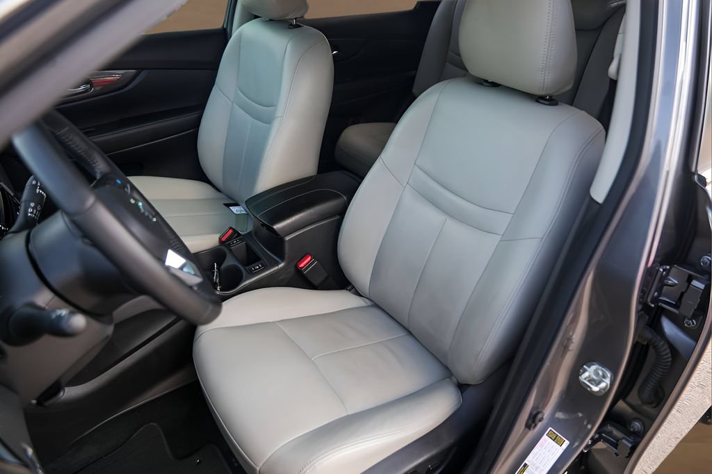Used 2019 Nissan Rogue SV w/ Premium Package FWD image 7