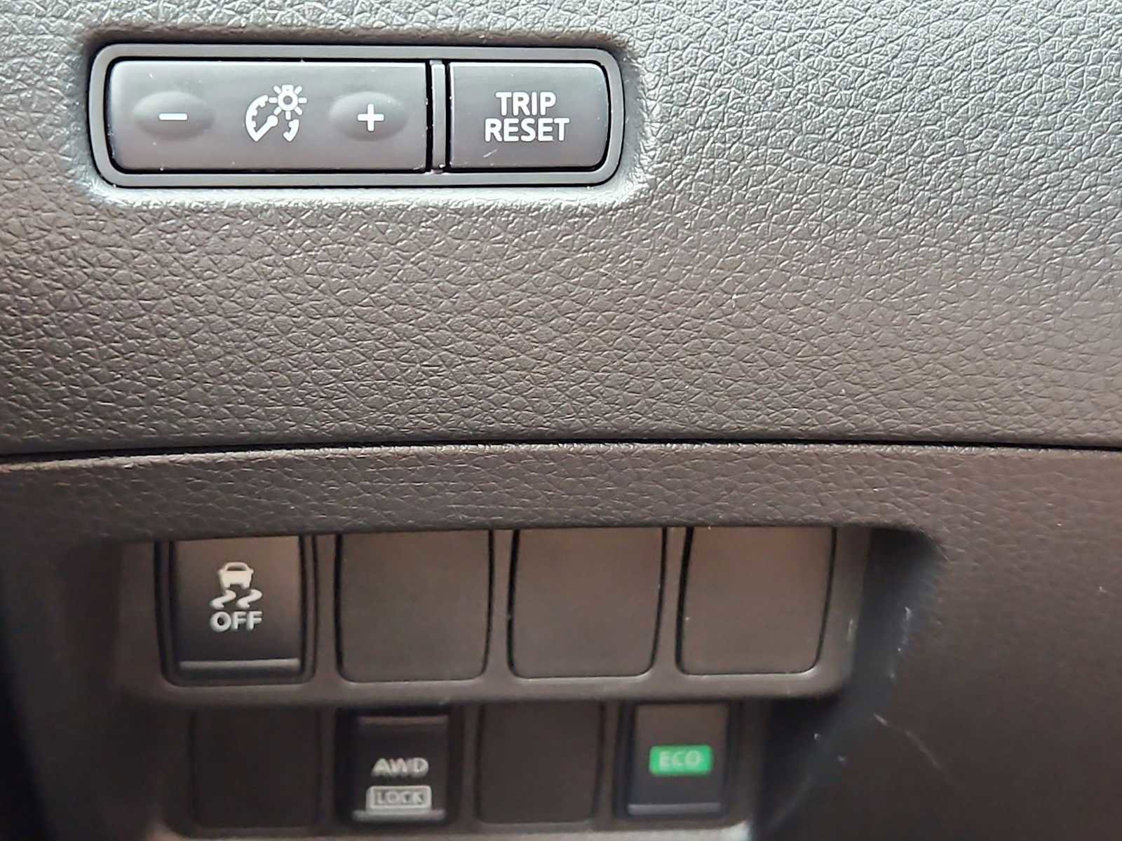 Used 2018 Nissan Rogue Sport S AWD/4WD image 16