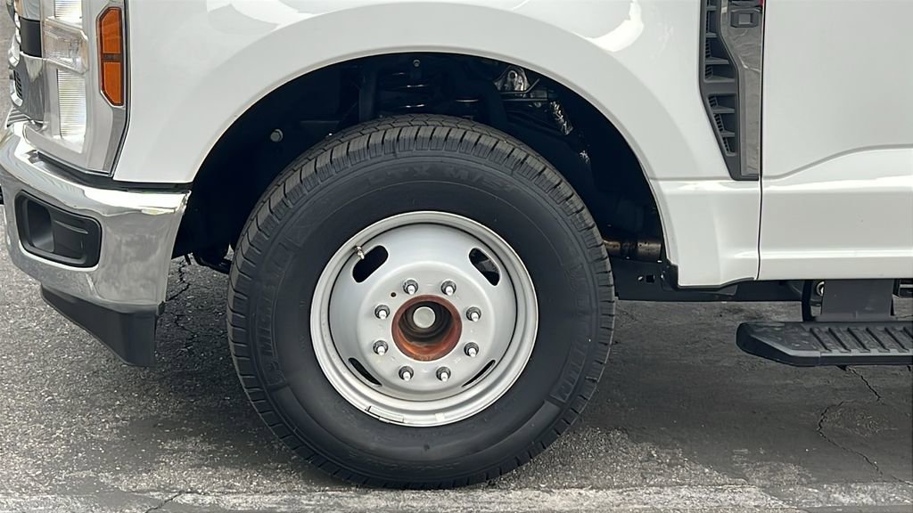 New 2025 Ford F350 XLT w/ XLT Value Package RWD image 8