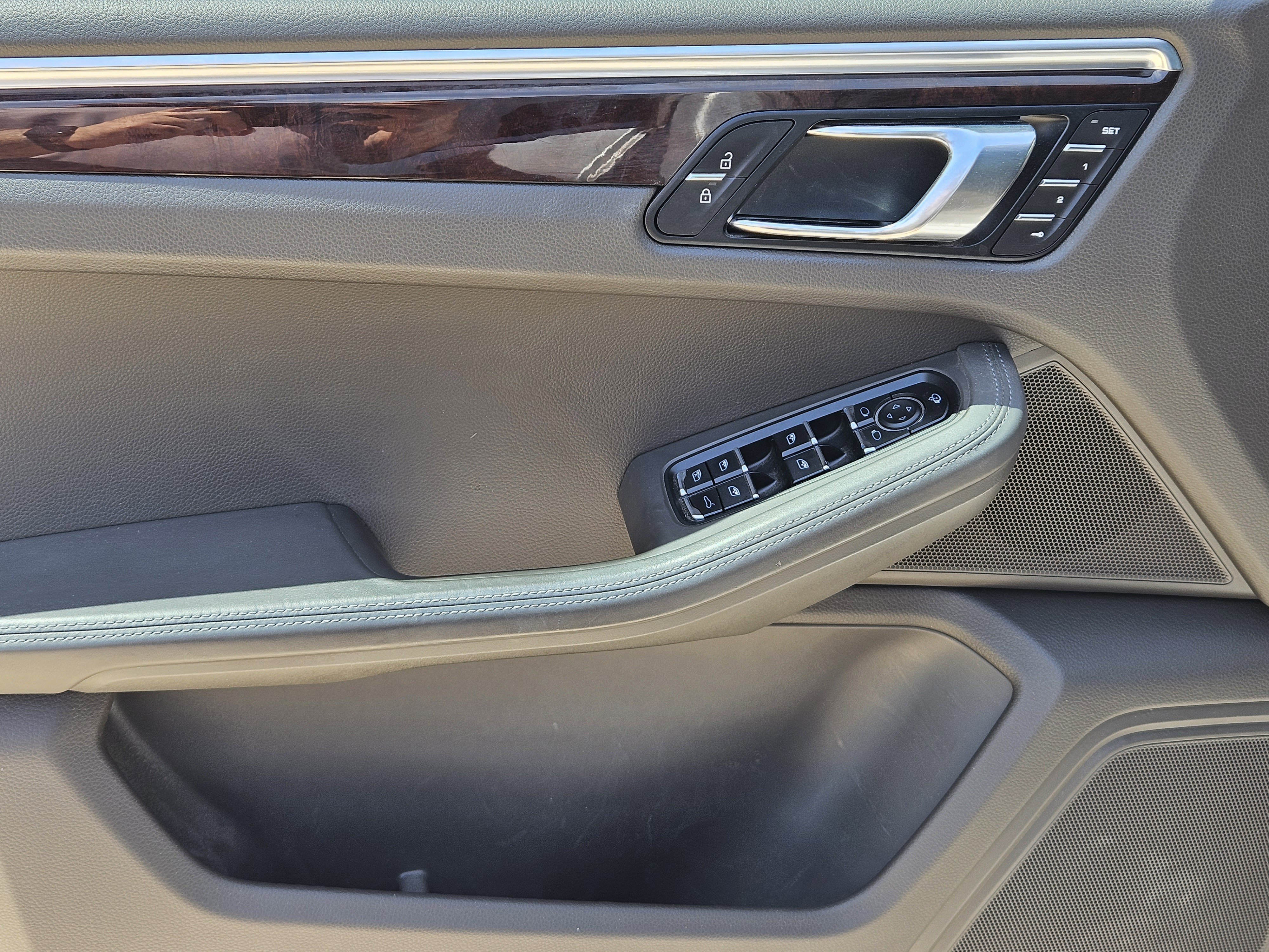 Certified 2020 Porsche Macan S AWD/4WD image 22