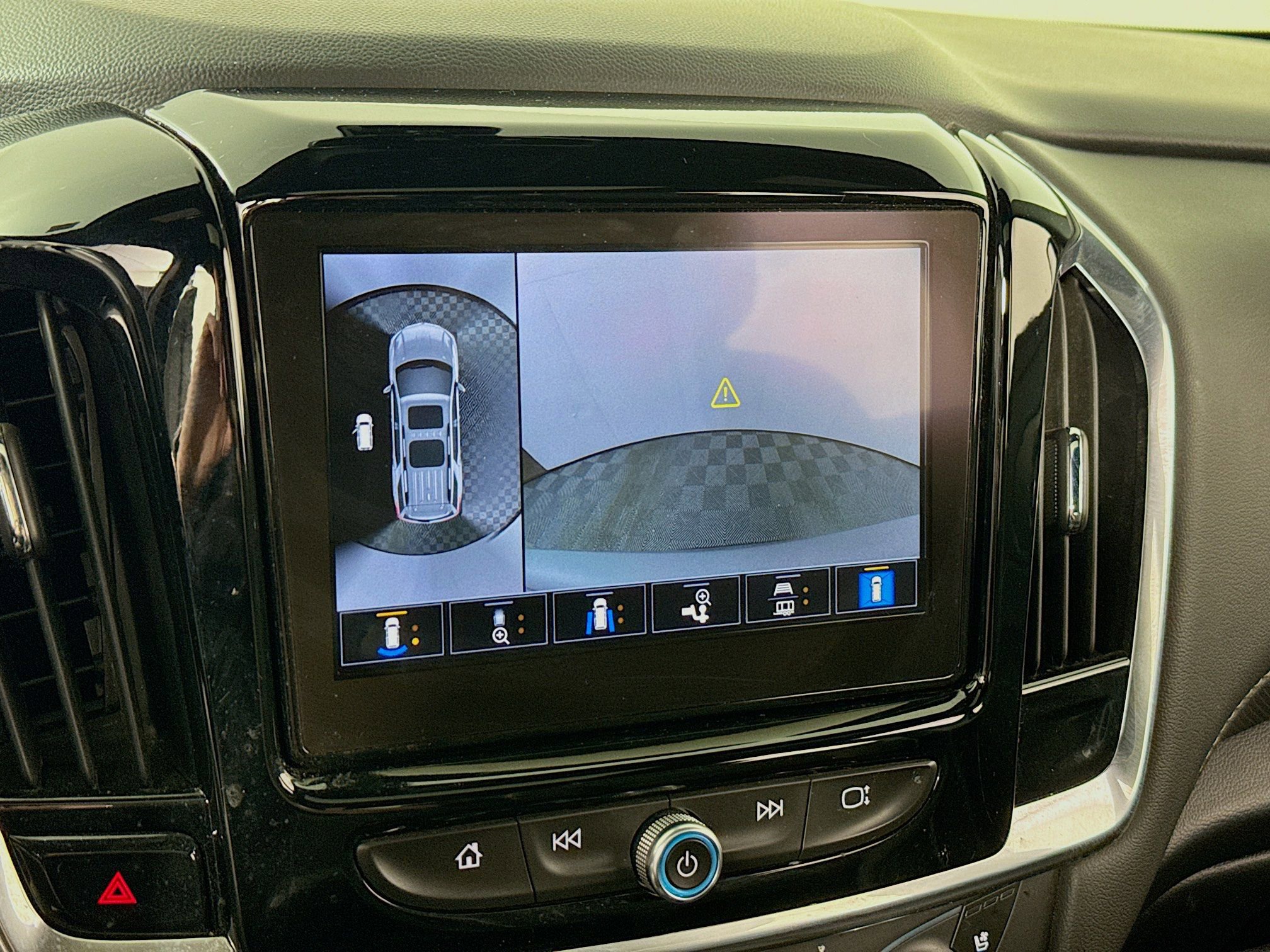 Used 2024 Chevrolet Traverse Premier w/ Redline Edition AWD/4WD image 17