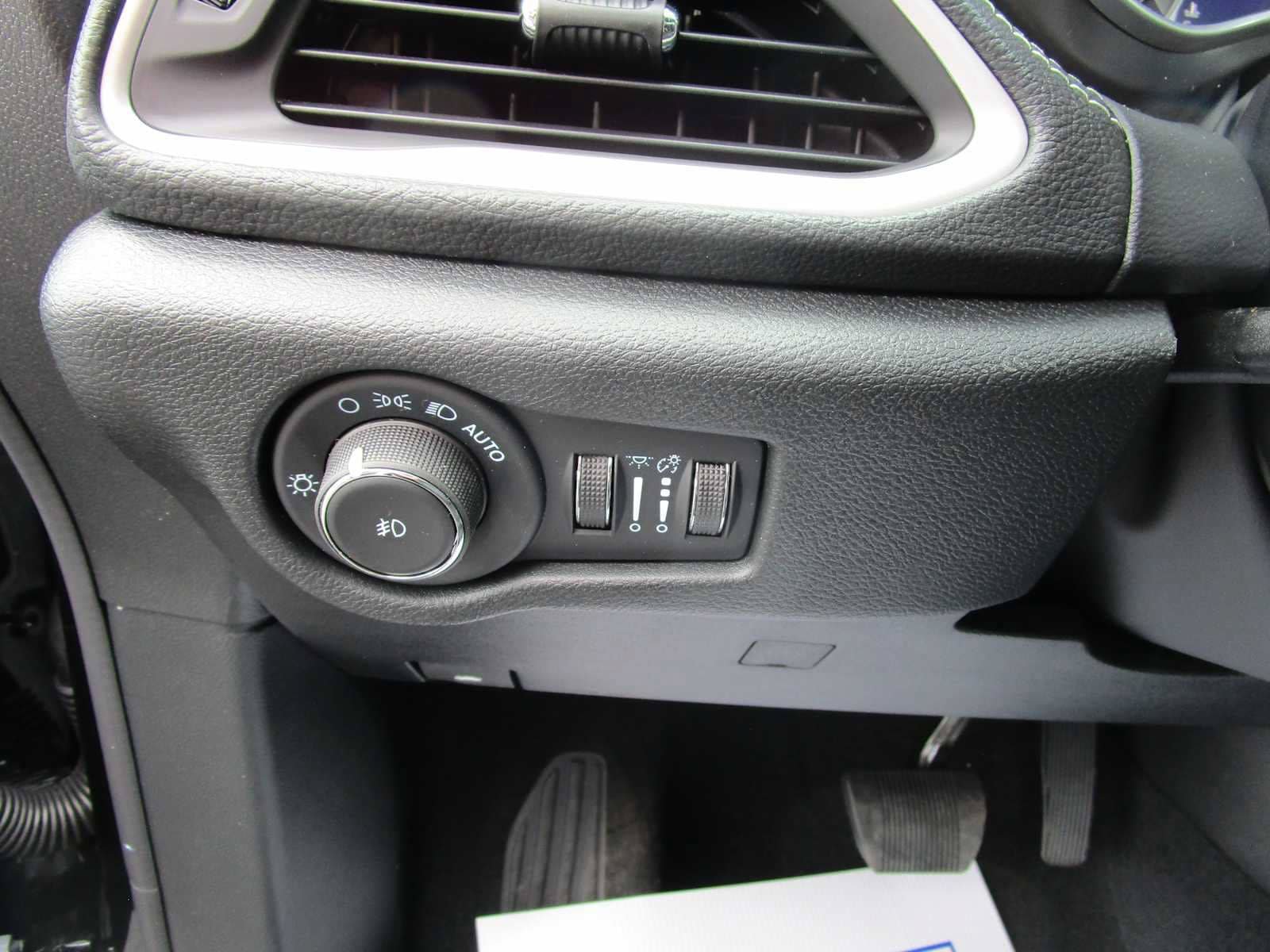 New 2026 Chrysler Pacifica Select FWD image 27