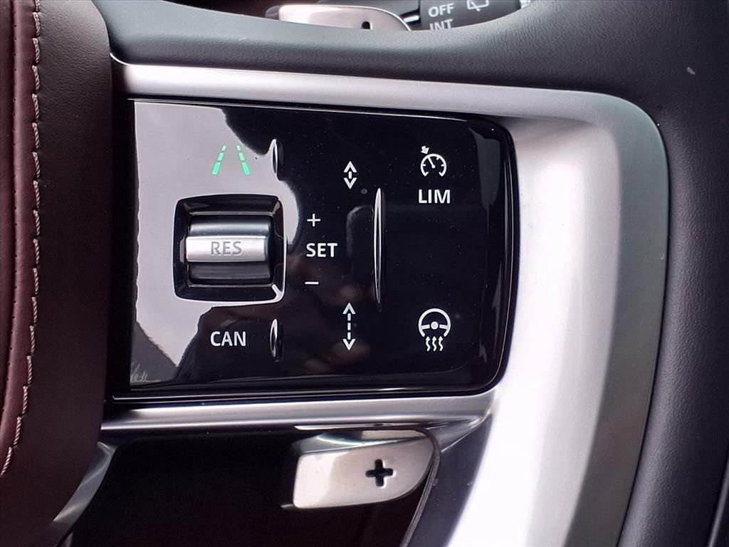 Used 2025 Land Rover Range Rover Autobiography image 18