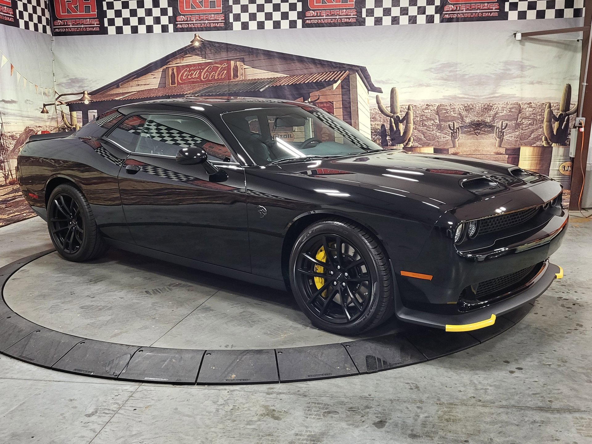 Used 2023 Dodge Challenger SRT Hellcat RWD image 1