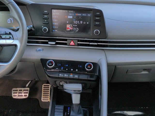 Used 2025 Hyundai Elantra Sport FWD image 16